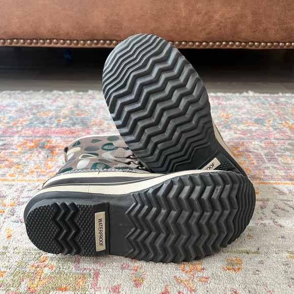Sorel Waterproof Snow Boots Size 7 - Picture 4 of 5
